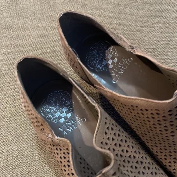 Vince Camuto Mesh Booties Size 7.5 Tan Brown Shoes - Picture 4 of 10